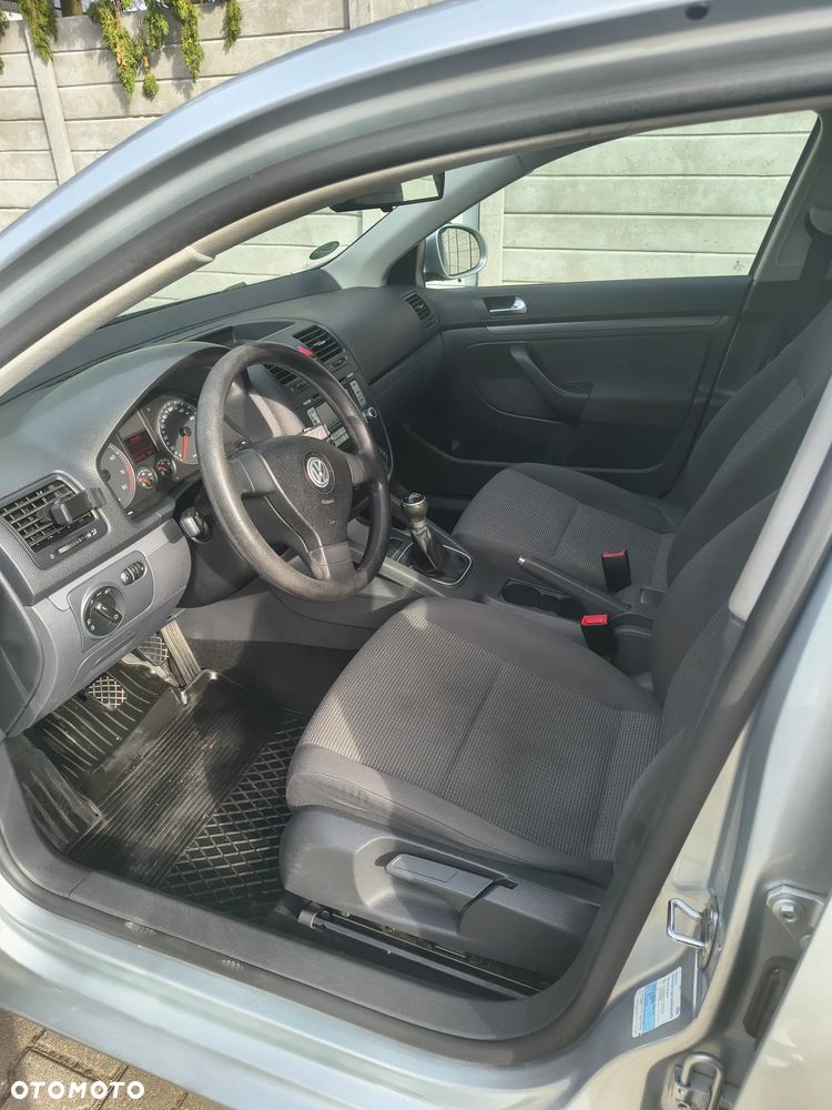 Volkswagen Jetta - 8