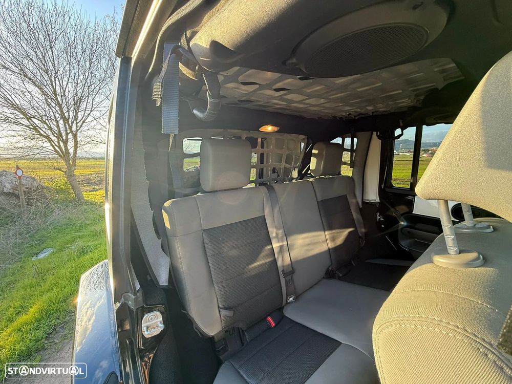 Jeep Wrangler 2.8 CRD DPF Auto Sahara - 11