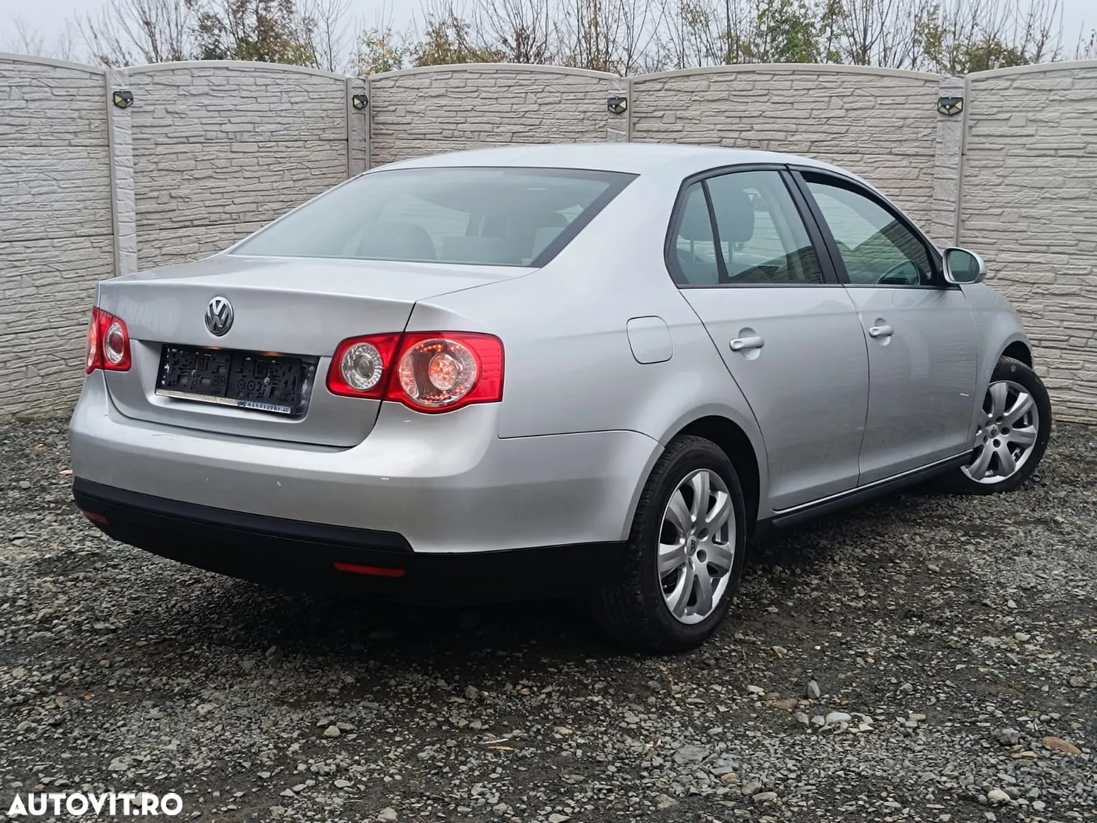 Volkswagen Jetta - 3