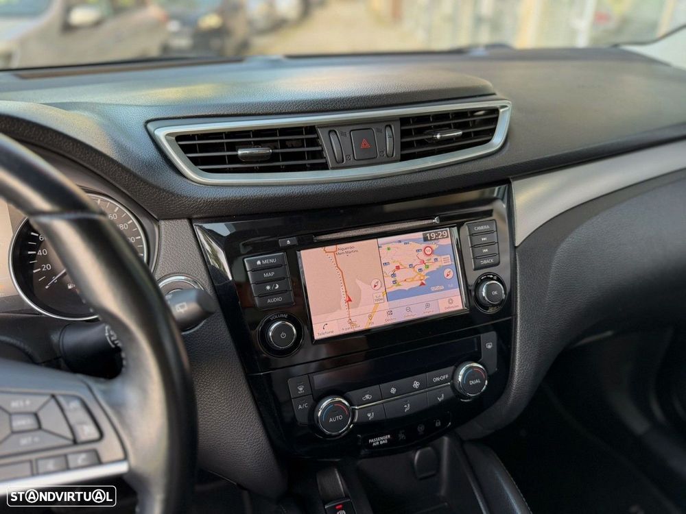 Nissan Qashqai 1.5 dCi N-Connecta J18 - 18