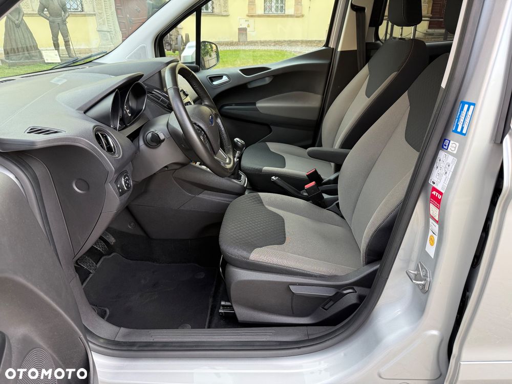 Ford Tourneo Courier 1.5 TDCi S&S Titanium - 21