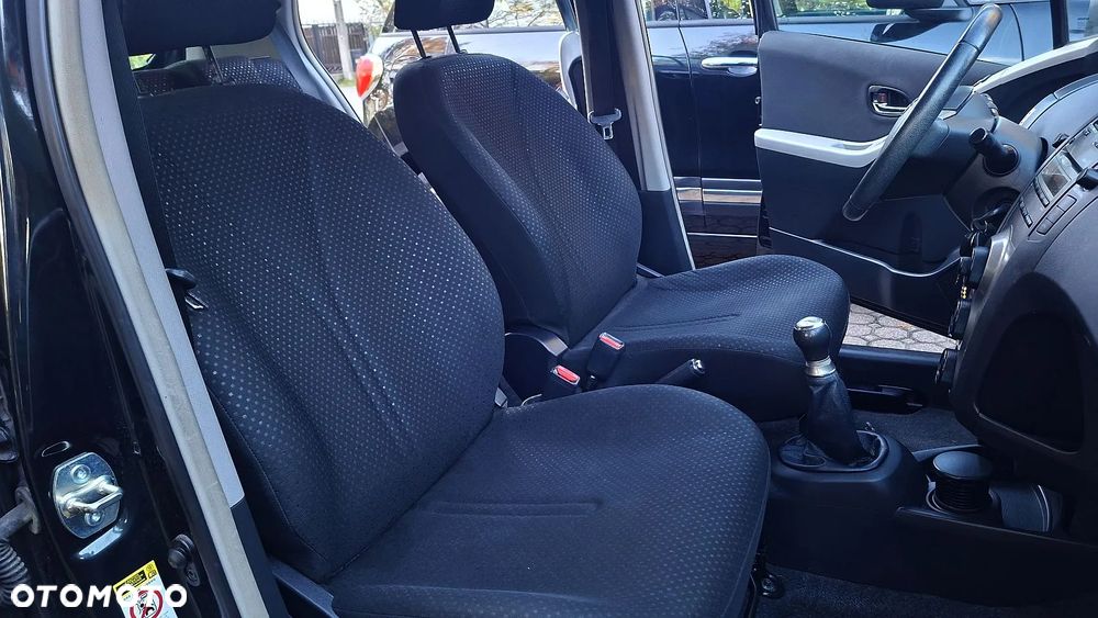 Toyota Yaris - 30