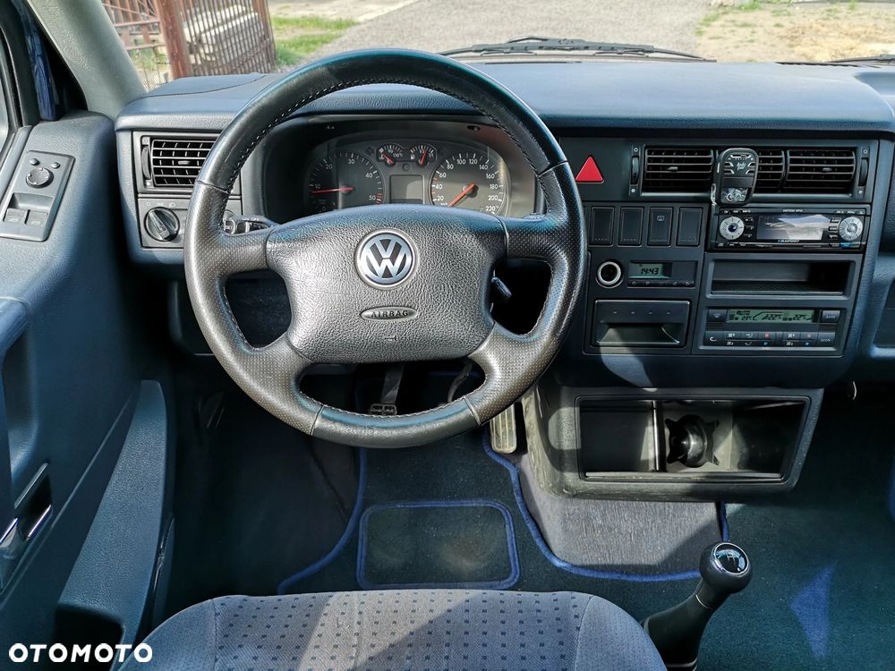 Volkswagen Caravelle - 9