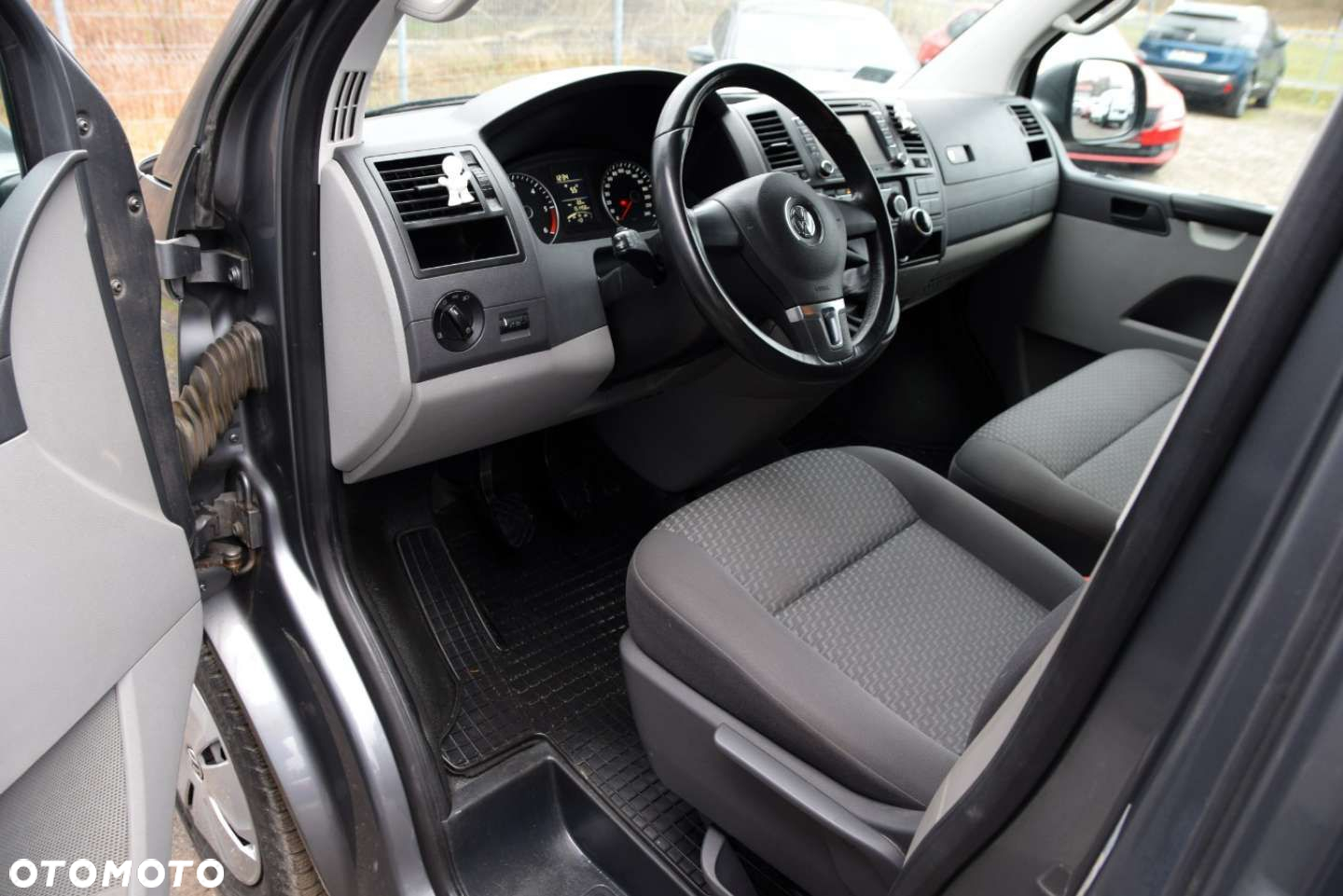 Volkswagen Caravelle - 16