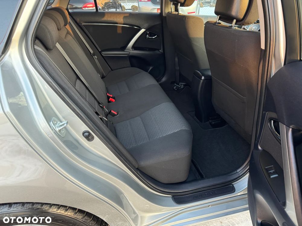 Toyota Avensis 1.6 Comfort - 16