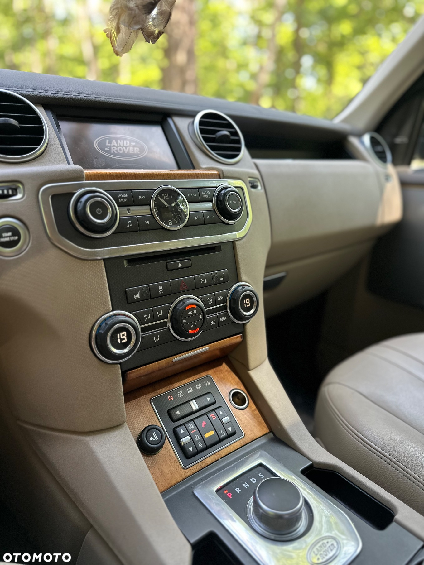 Land Rover Discovery IV 3.0D V6 HSE - 11