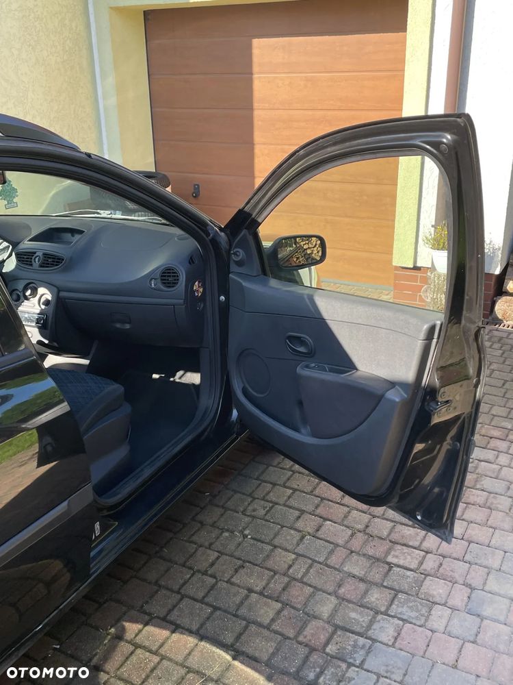 Renault Clio - 22