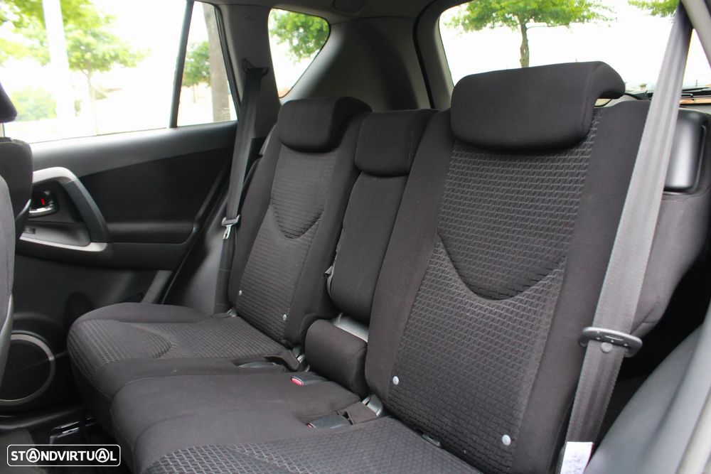 Toyota RAV4 2.2 D-4D Cross Sport NAVI - 35