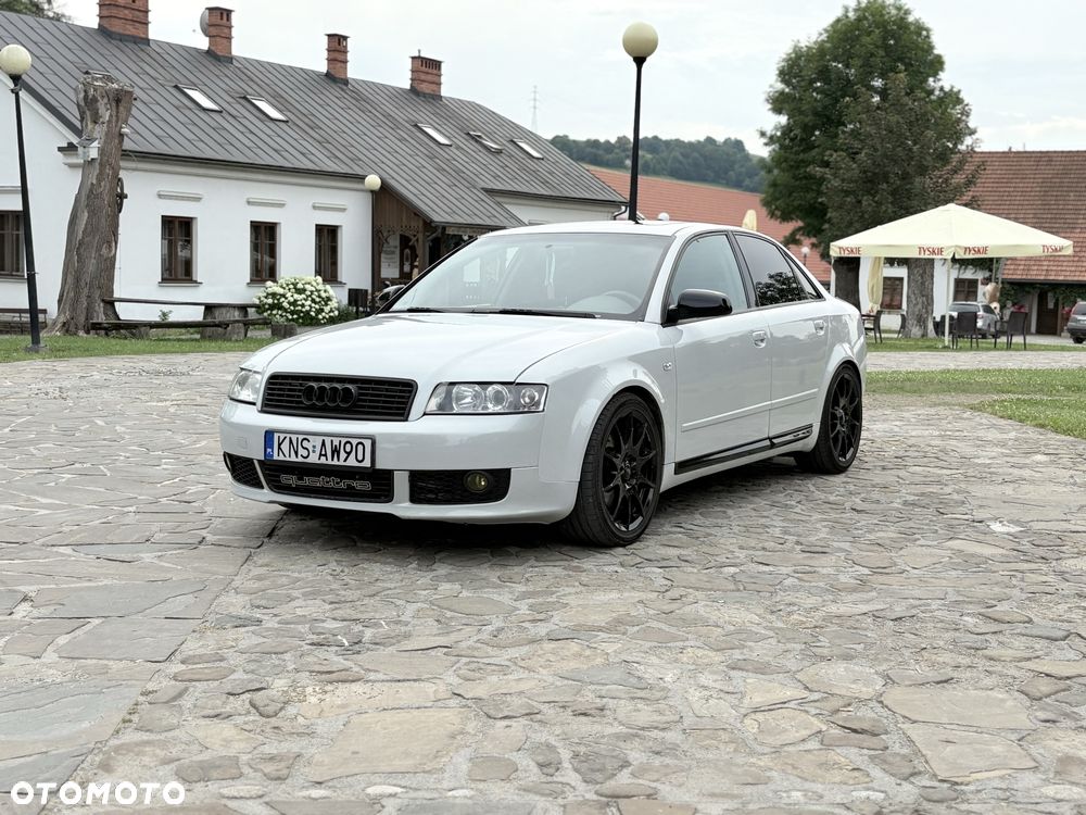 Audi A4 Limousine - 1