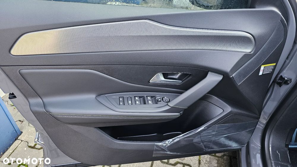 Peugeot 408 1.2 PureTech mHEV GT S&S e-DSC6 - 9