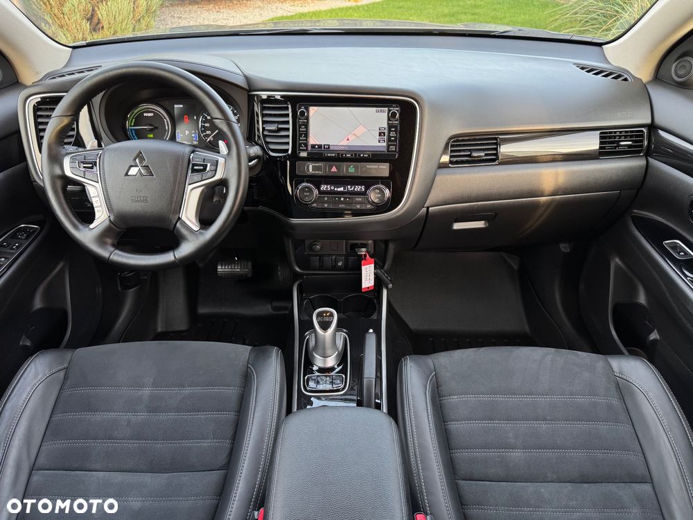 Mitsubishi Outlander 2.0 4WD Plug-In Hybrid Top - 17