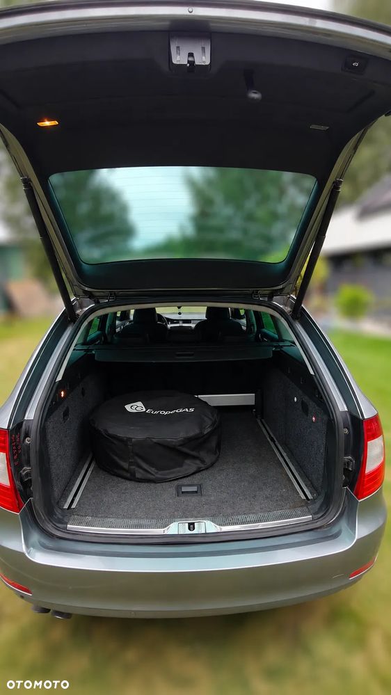 Skoda Superb 1.8 TSI DSG Elegance - 9