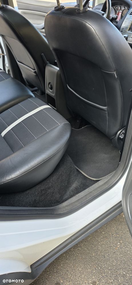 Ford Kuga - 10