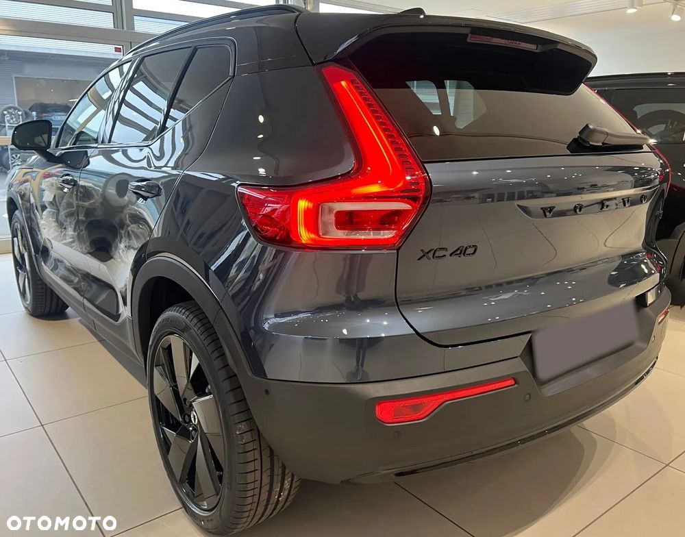 Volvo XC 40 B4 B DKG Ultra Black Edition - 5