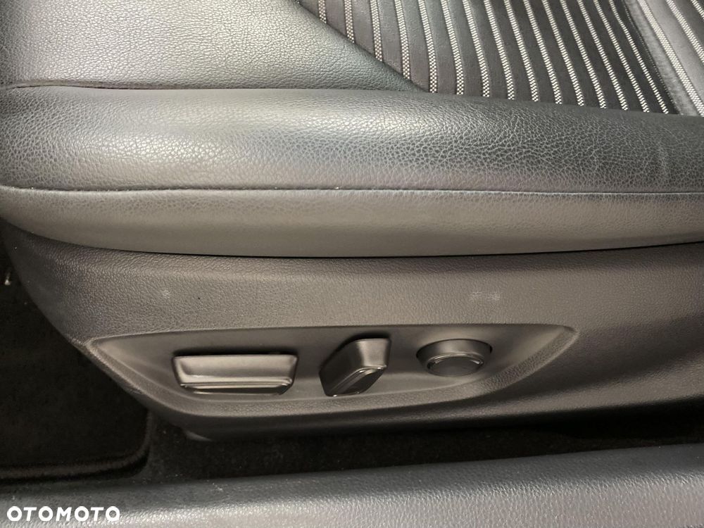 Toyota Camry 2.5 Hybrid Prestige CVT - 21