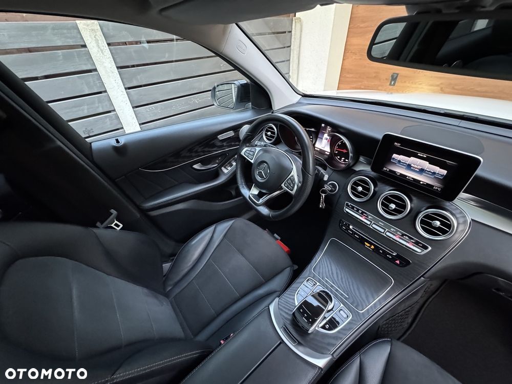 Mercedes-Benz GLC 250 4Matic 9G-TRONIC AMG Line - 22