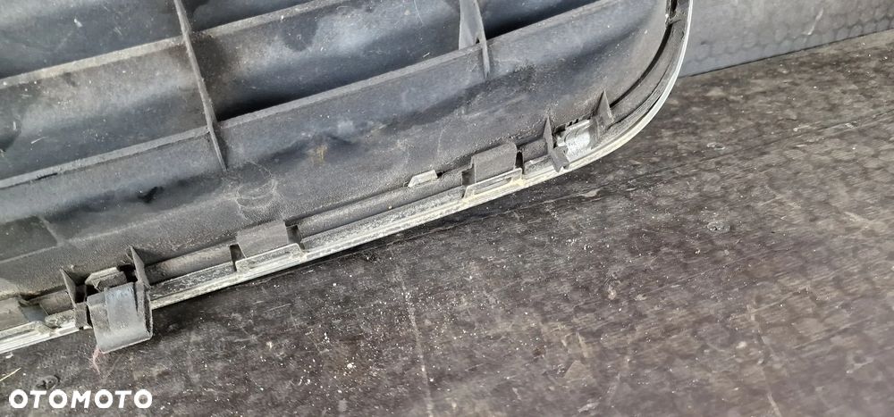 ATRAPA GRILL  VW PASSAT B5 Lift  3B0 - 7