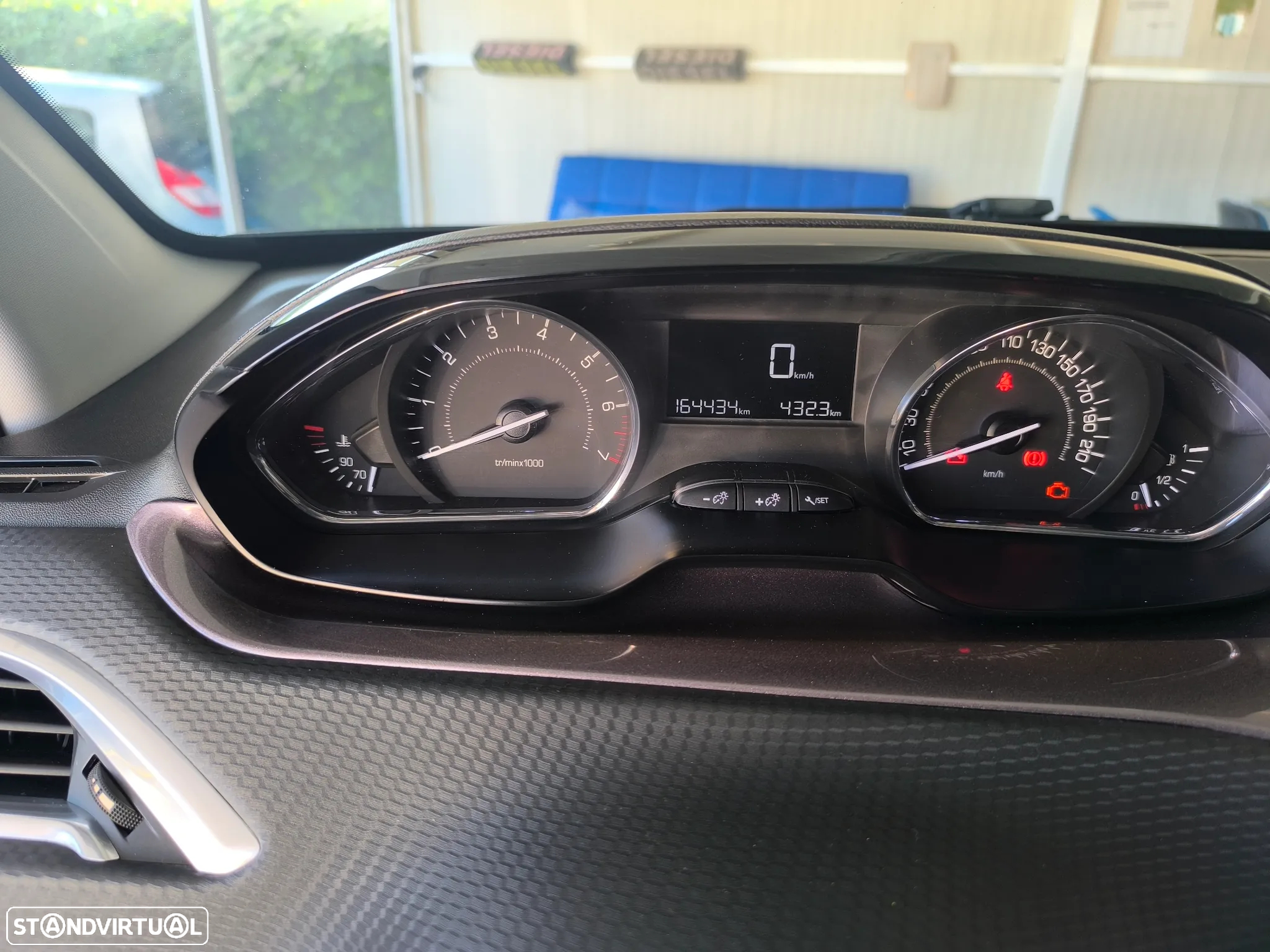 Peugeot 208 1.2 PureTech Allure - 27