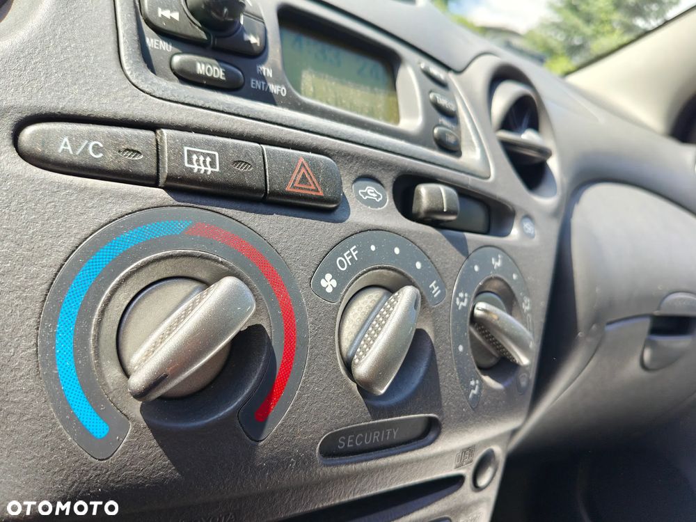Toyota Yaris - 25