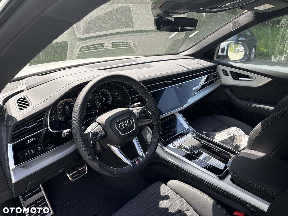Audi Q8 - 12