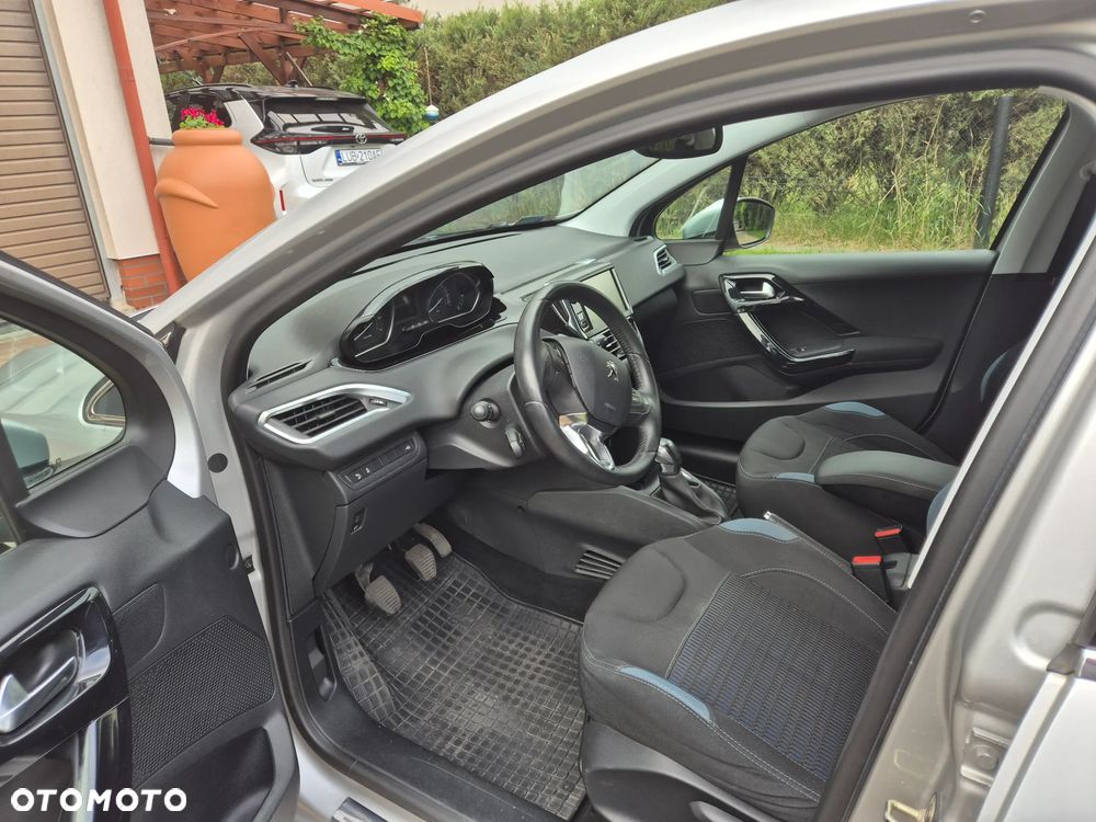 Peugeot 208 120 VTI Allure - 4