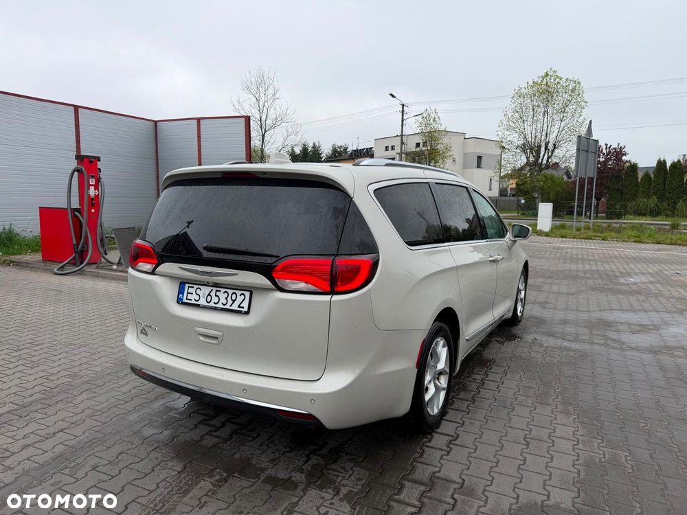 Chrysler Pacifica - 2