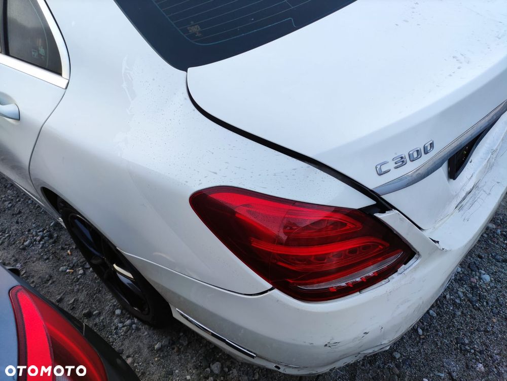 Mercedes-Benz Klasa C 300 BlueTEC Hybrid 7G-TRONIC Edition 1 - 31