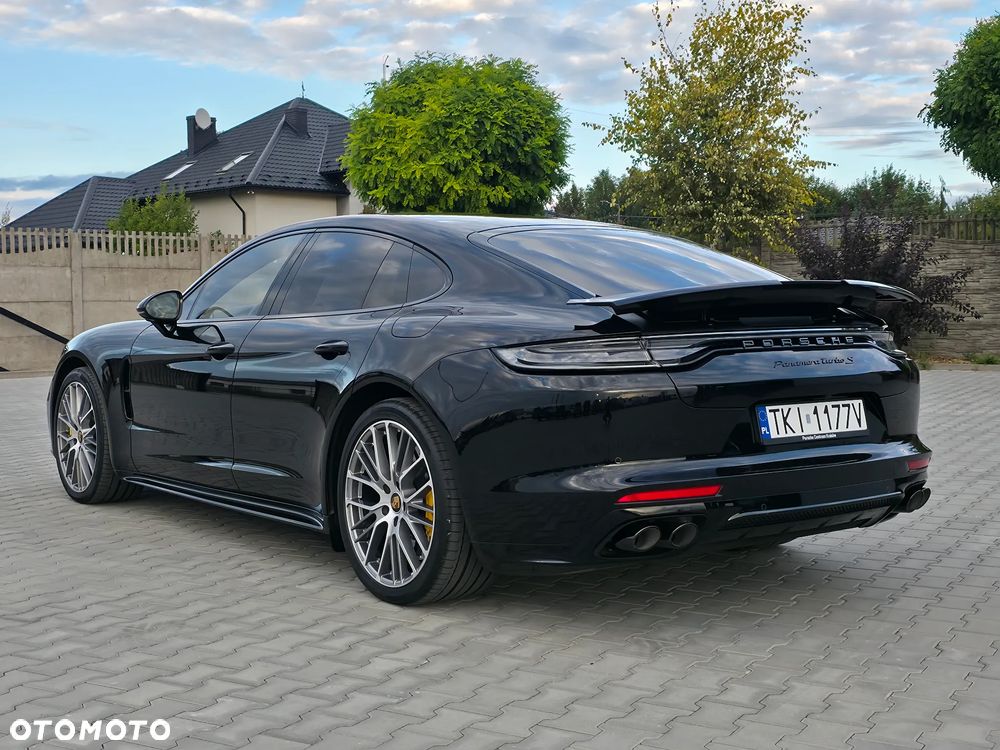 2023 Porsche Panamera, photograph 3