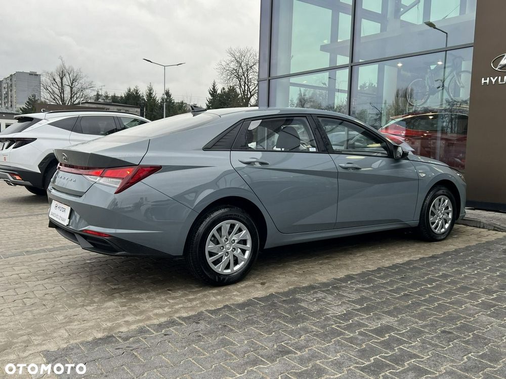 Hyundai Elantra - 7