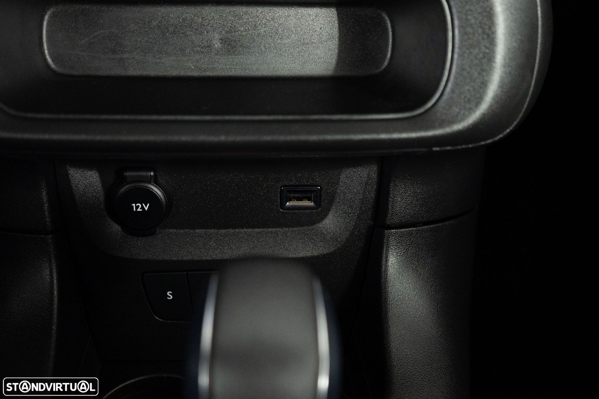 Citroën C3 1.2 PureTech Shine EAT6 - 24