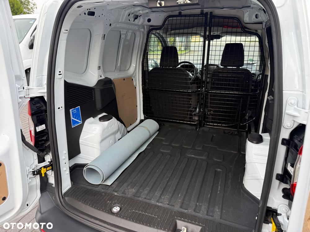 Ford Transit Courier - 18