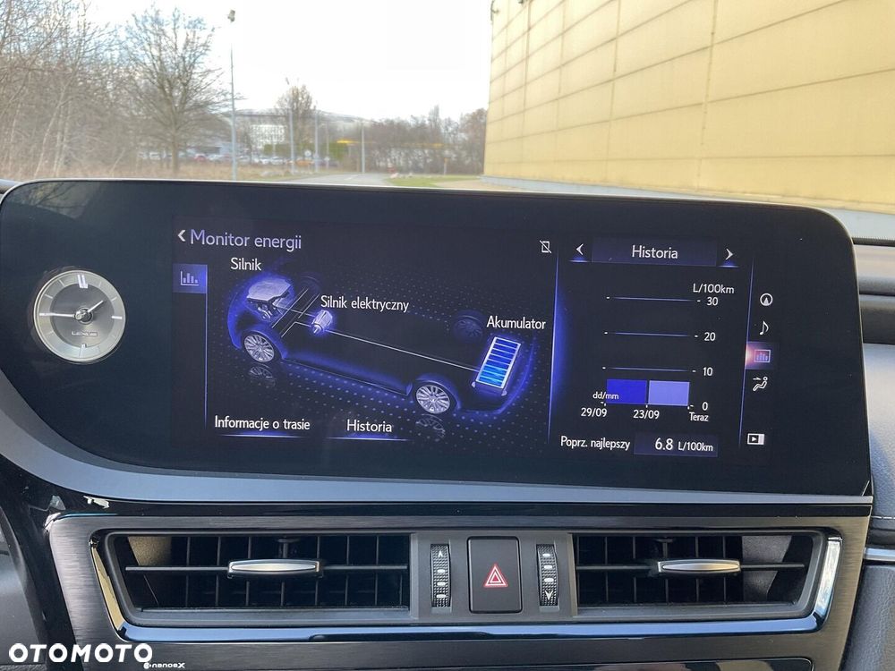 Lexus ES 300h Prestige - 32