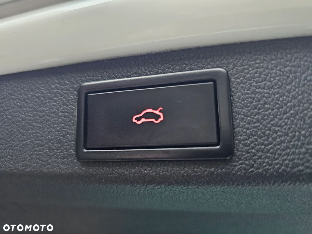 Skoda Superb 2.0 TDI L&K DSG - 35