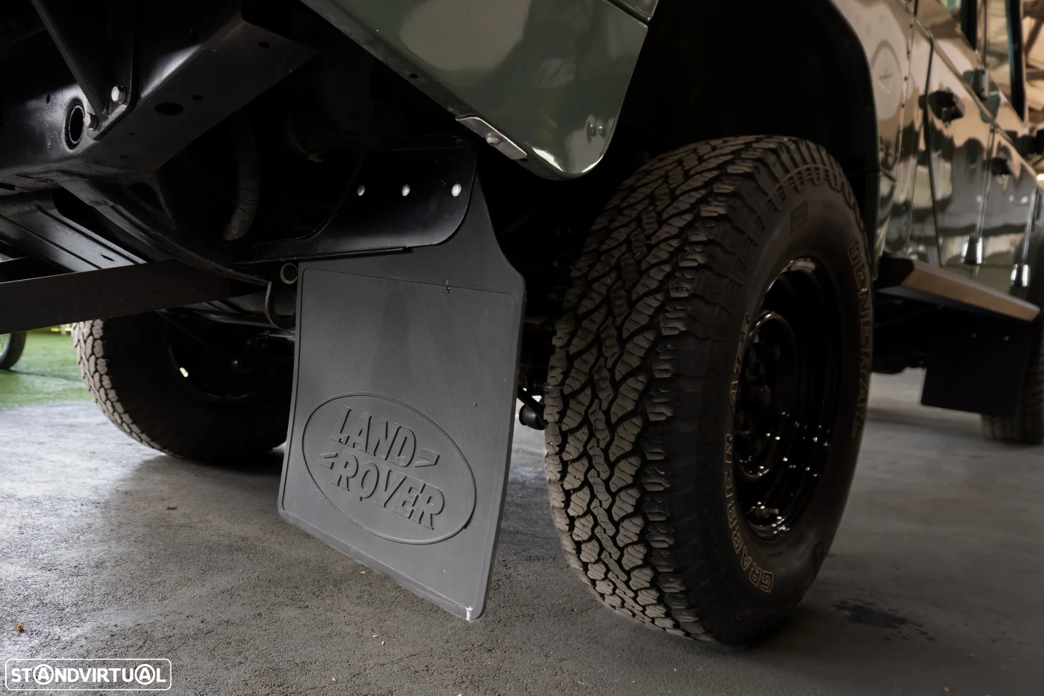 Land Rover Defender 130 CC 2.4 CRD E - 12