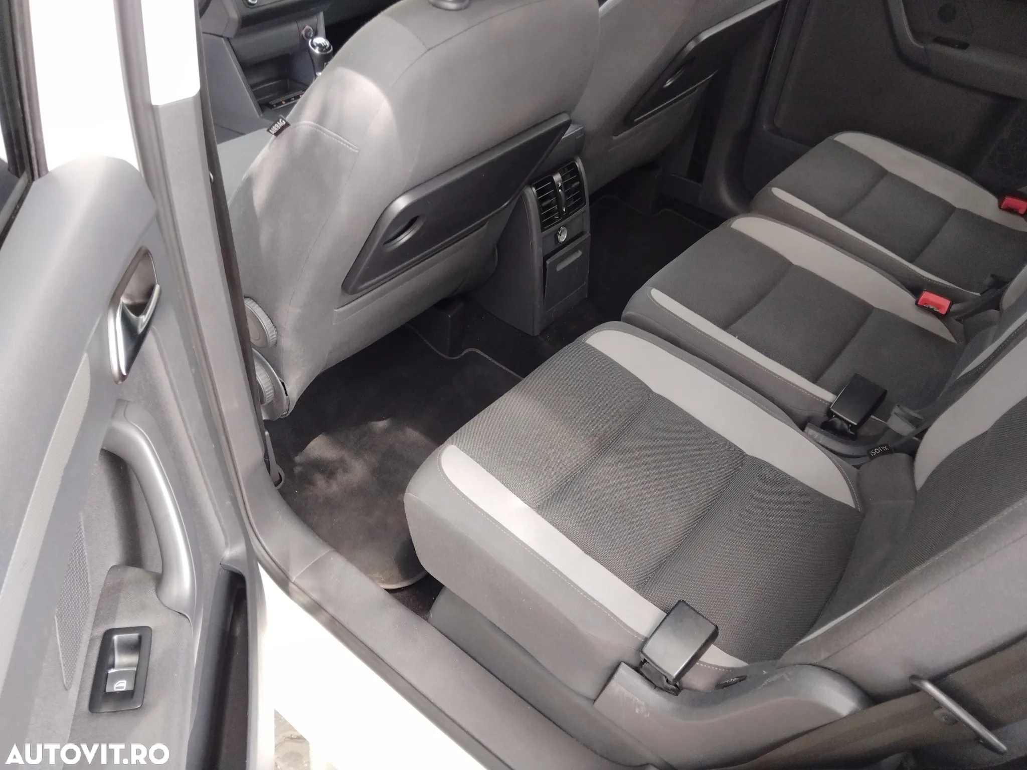 Volkswagen Touran 2.0 TDI DPF BlueMotion Technology Life - 11