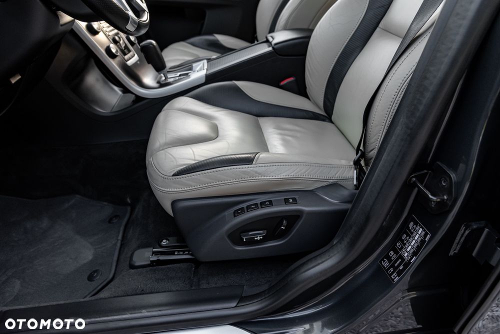 Volvo XC 60 D5 AWD RDesign - 19