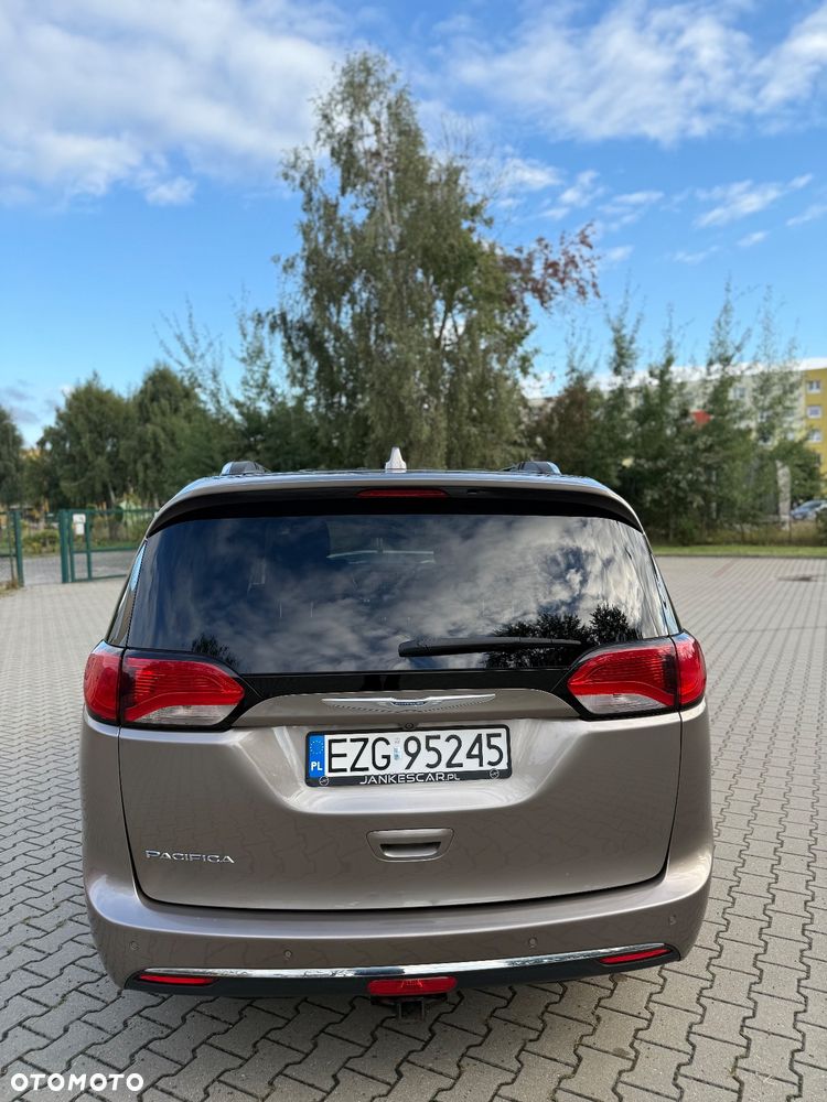 Chrysler Pacifica - 6