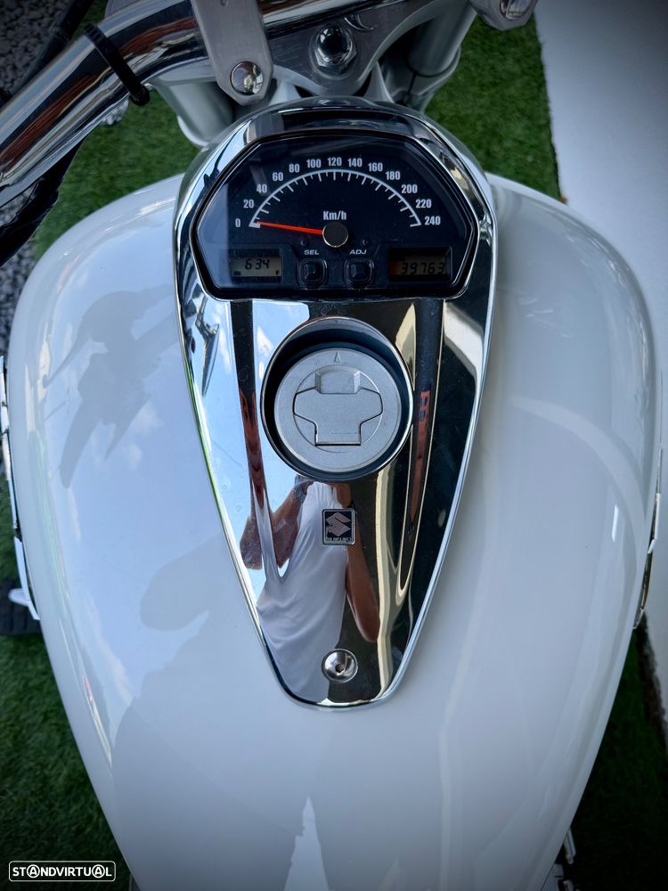 Suzuki Intruder M1800 R - 8