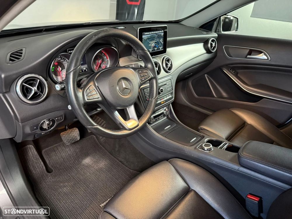 Mercedes-Benz GLA 180 - 12