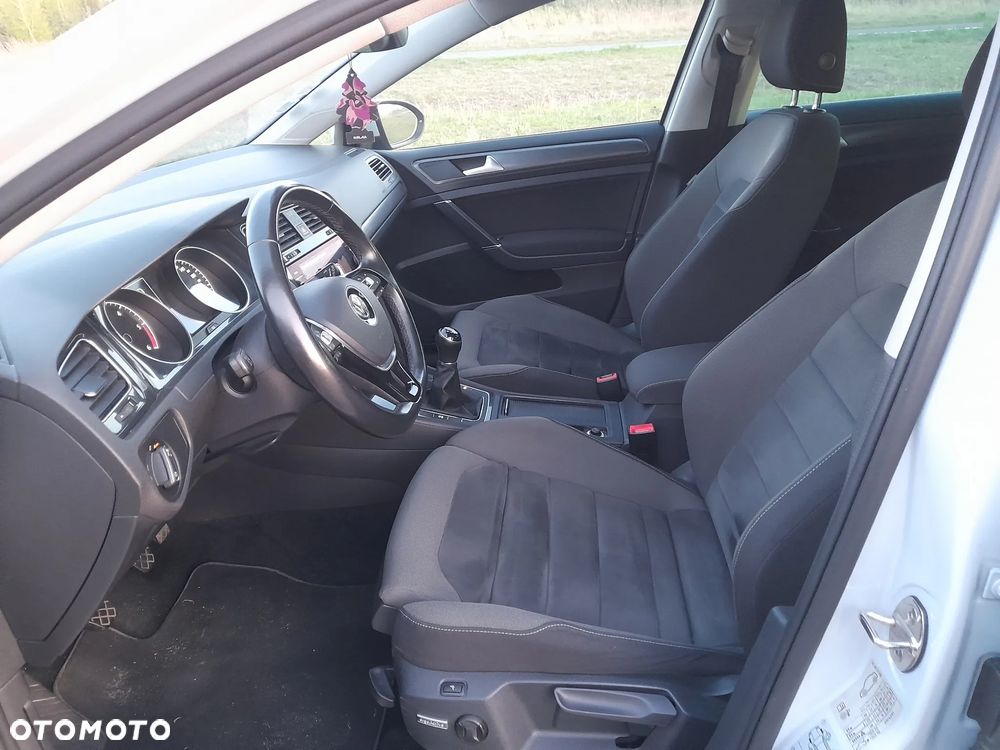 Volkswagen Golf - 24