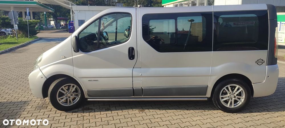 Renault Trafic dCi Passenger - 12