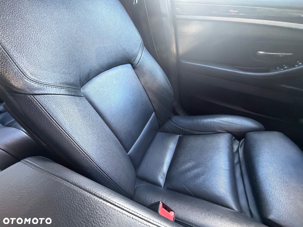 BMW Seria 5 525d - 16