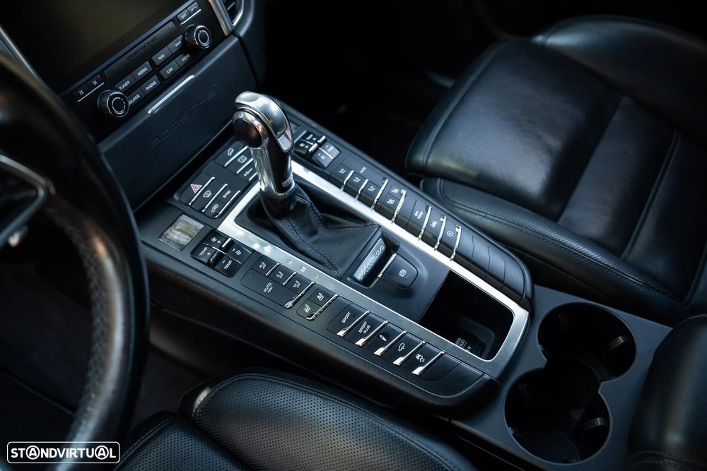 Porsche Macan Turbo - 28