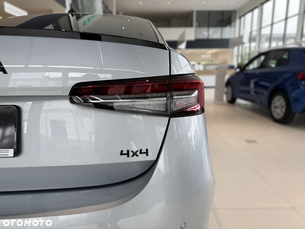 Skoda Superb 2.0 TDI SCR 4x4 Sportline DSG - 12