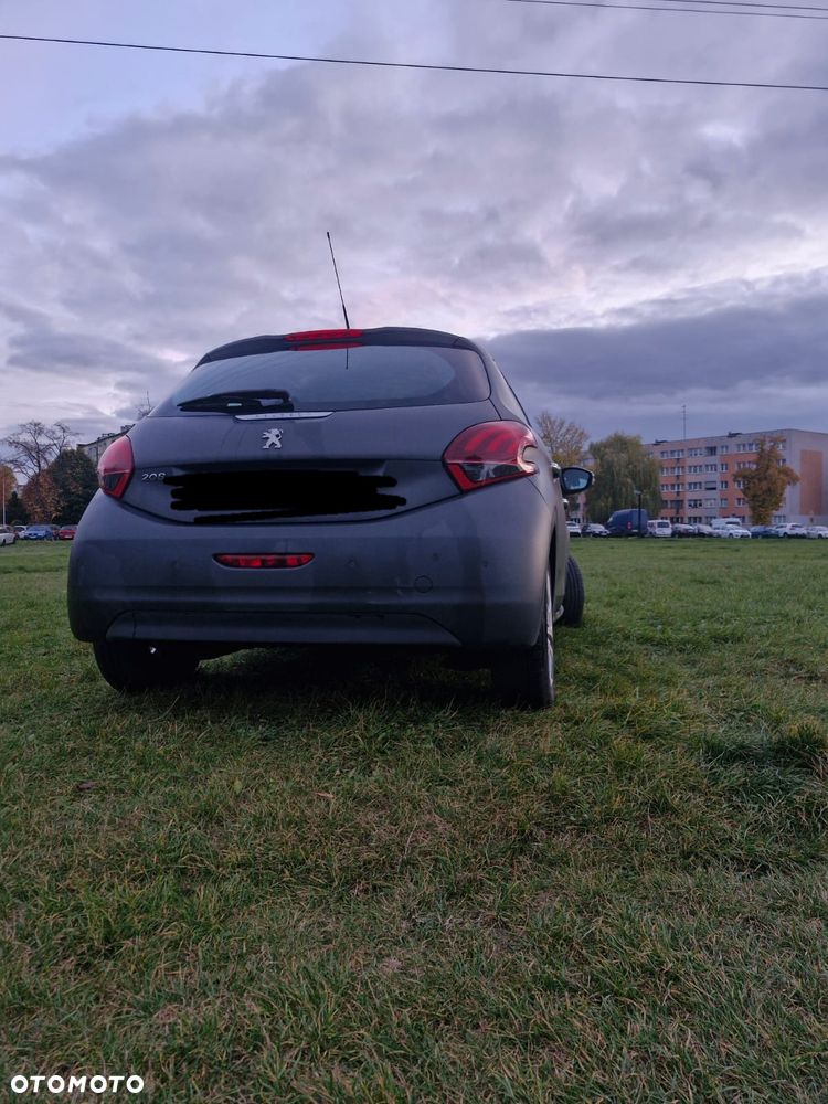 Peugeot 208 - 5