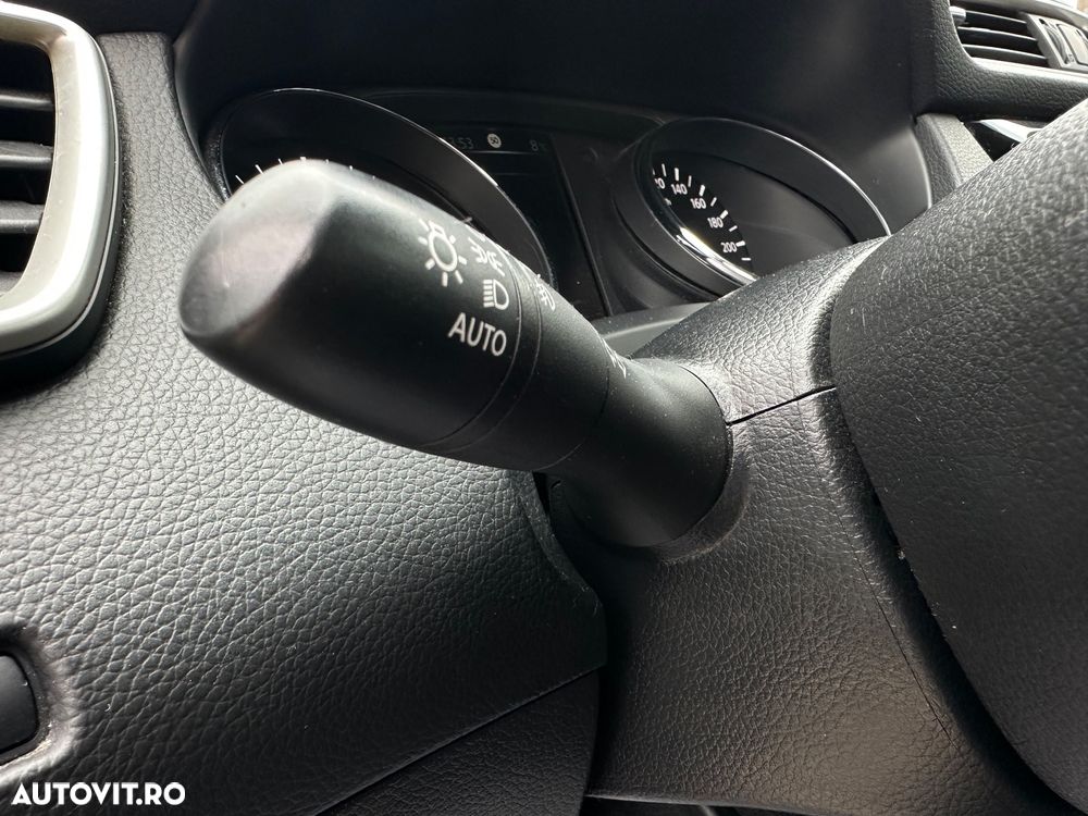 Nissan Qashqai - 25