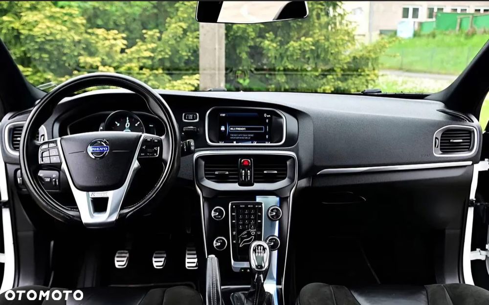 Volvo V40 D3 R Design - 7