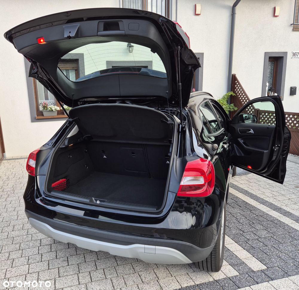 Mercedes-Benz GLA 180 - 6