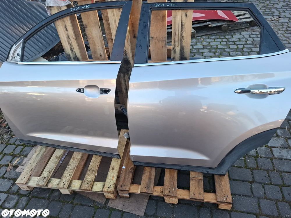 HYUNDAI TUCSON II 2 III 3 15-21 Y3Y ZŁOTY PIASKOWOWY DRZWI LEWA  przód tył lewe