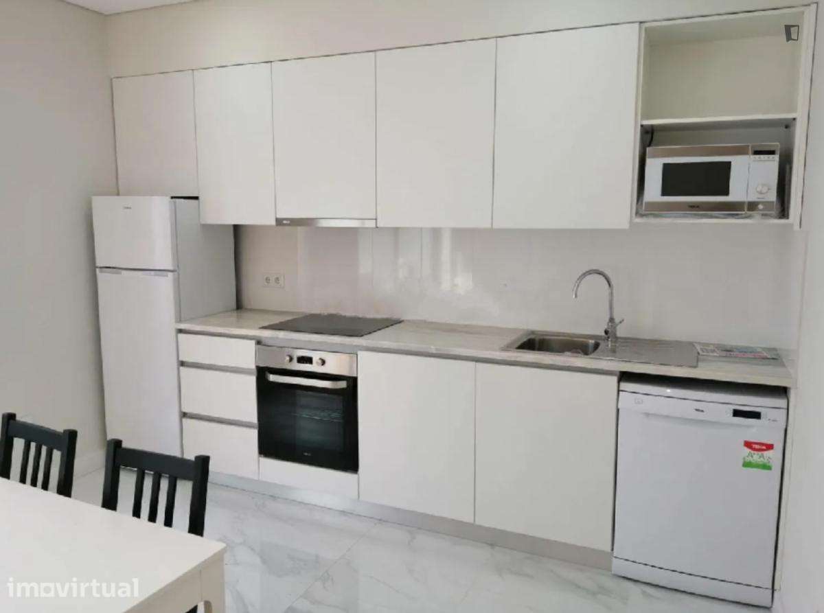 Casa com 5 quartos - localizado em Paranhos Porto - Grande imagem: 4/17